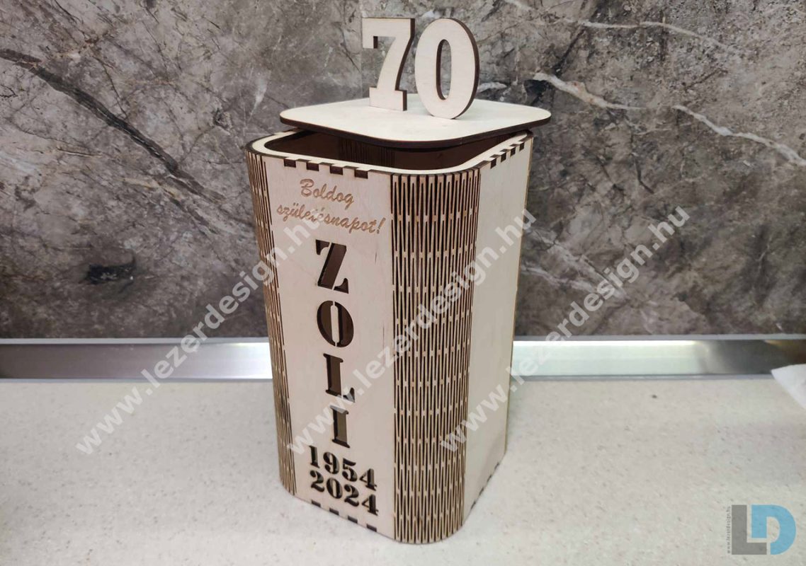 Díszdoboz évszámmal